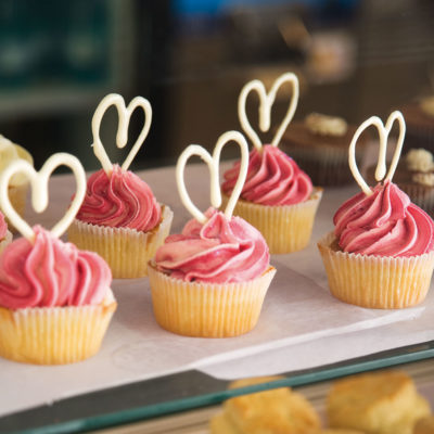 Fairy cakes with twirled white-chocolate icing