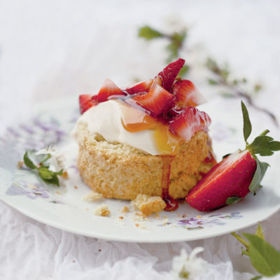 Coconut scones with farm honey and crème fraîche