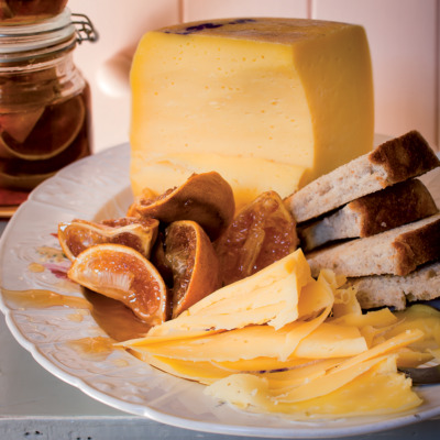 Burnt citrus marmalade with cheddar and farmhouse loaf