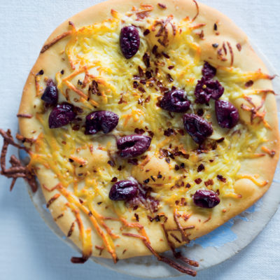 Halloumi and olive pizza