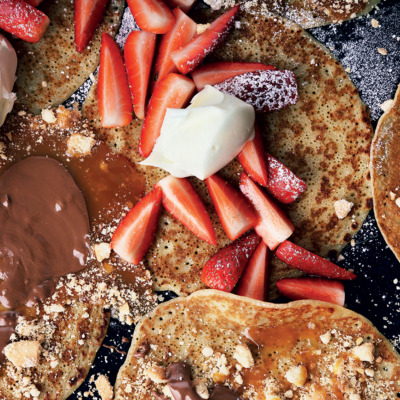 Pancakes with strawberries and cream