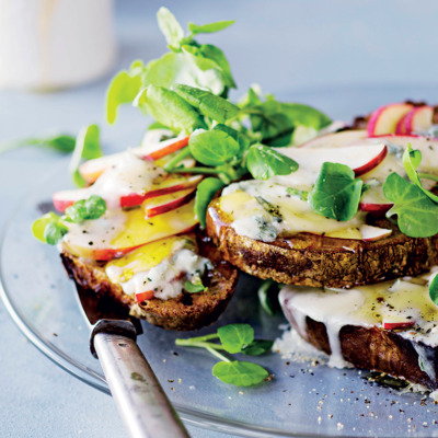 Gorgonzola-and-honey apple toast