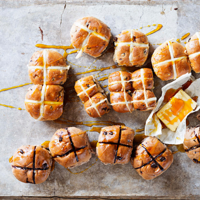 2 easy recipes for homemade hot cross buns