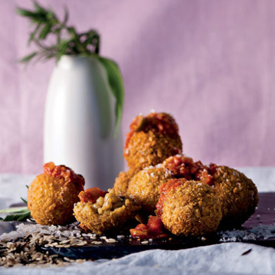 Arancini with easy tomato sauce