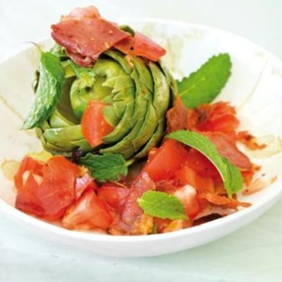 Artichokes with fresh tomato and crispy parma ham wafers