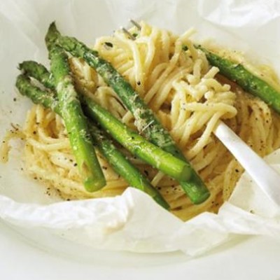 Asparagus and pasta parcels with parmesan cream