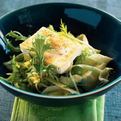 Avocado, chicory and celery salad with tofu