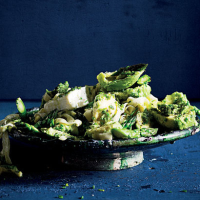 Avocado, feta and asparagus with pasta