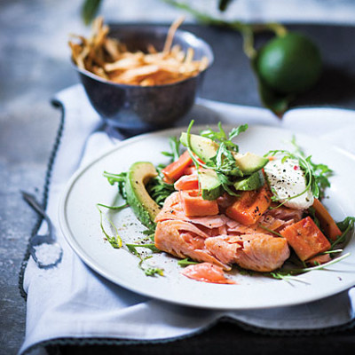 Avocado, paw-paw and seared salmon salad