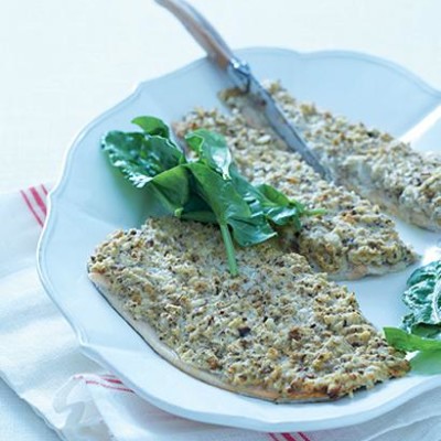 Baked fish with mushroom-cream crust