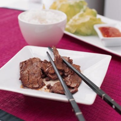 Beef-and-lettuce wraps with sweet chilli sauce