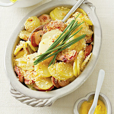 Bockwurst with potato and onion