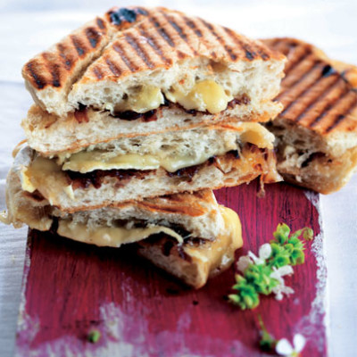 Brie and caramelised onion braai sarmies