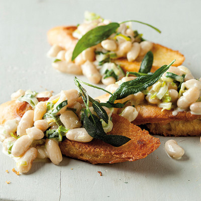 Creamy cannellini-bean toasts