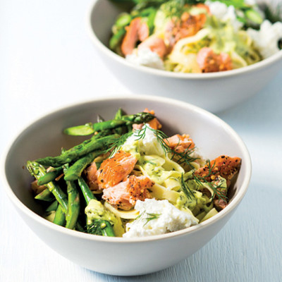 Fettucine with hot-smoked salmon, asparagus and dill