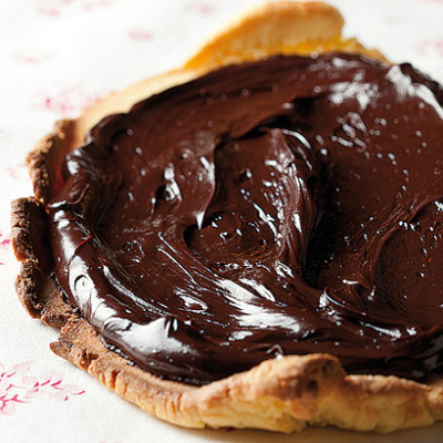 Free-form chocolate tart