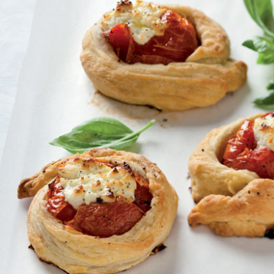 Freefold tomato-and-goats cheese tarts