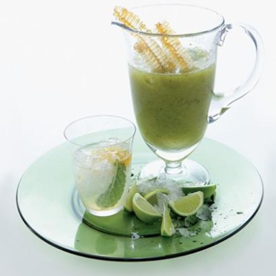 Fresh kiwi-and-apple juice with cardamom, honey and ginger