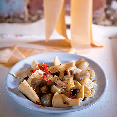 Fresh pasta with roasted shallots