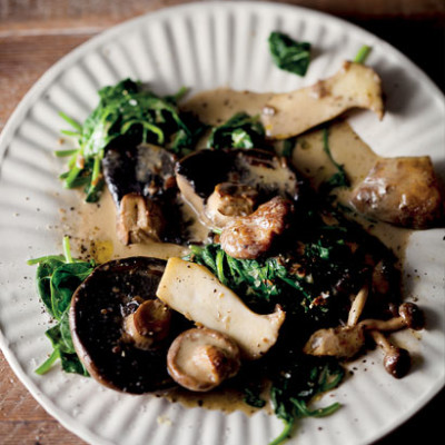 Garlicky mushrooms with spinach and cream