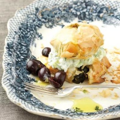 Greek-style spinach burger with tzatziki