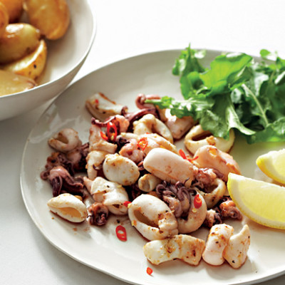 Griddled chilli calamari with lemon potatoes