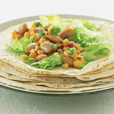 Grilled corn and bean salad wraps