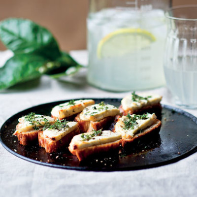 Honey-drizzled goats-cheese crostini