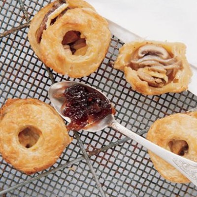 Individual mushroom pies