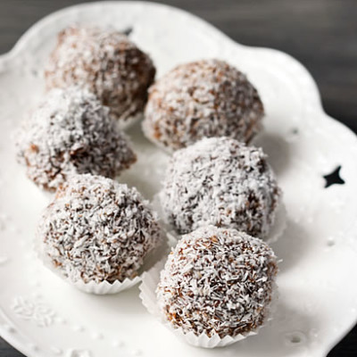 Khajur Aur Anjeer Ladoo (date and fig balls)