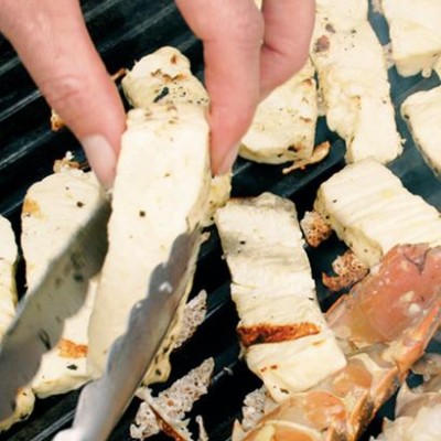 Minted courgettes with fried halloumi cheese