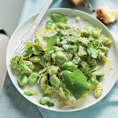 Nasturtium and wild sorrel pesto pasta