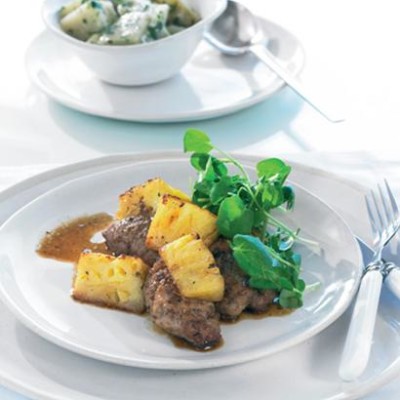 Pan-fried pork with fresh pineapple