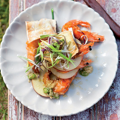 Pan-fried prawns with Asian apple salad