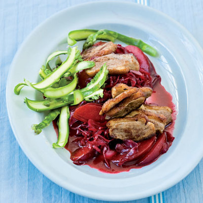 Panfried duck breast on juicy plum and red cabbage served with tender asparagus ribbons