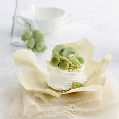 Pavlova with pistachio sugar, avocado and kiwi fruit