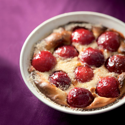 Plum custard puddings