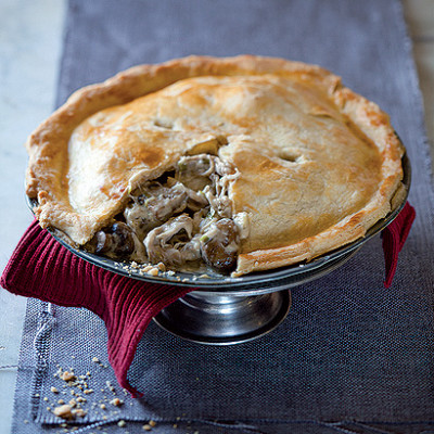 Roast chicken and mushroom pie