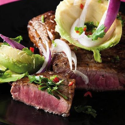 Seared rump steak with chilli avocado salad