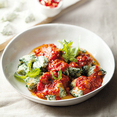 Spinach gnocchi with home-made arrabiata sauce