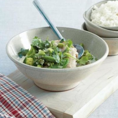 Steamed sole and green vegetables with Thai-style coconut sauce