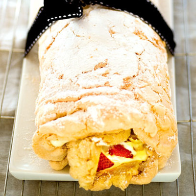 Strawberry meringue roulade