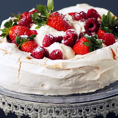 Strawberry pavlova