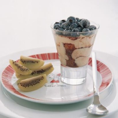 Tiramisu with frosted blackberries and kiwi