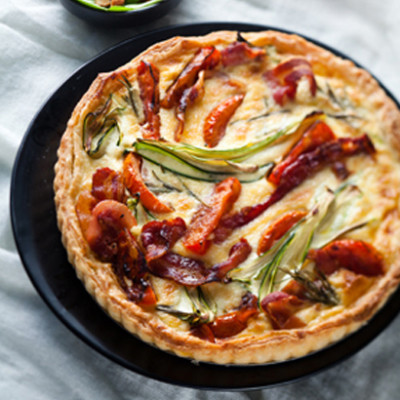 Tomato, baby marrow and bacon quiche