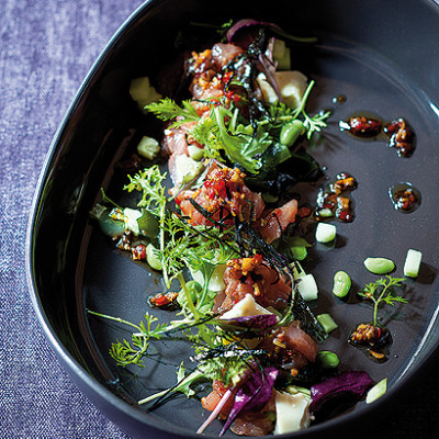 Tuna tartare, edamame bean and wakame salad with tofu and toasted garlic dressing