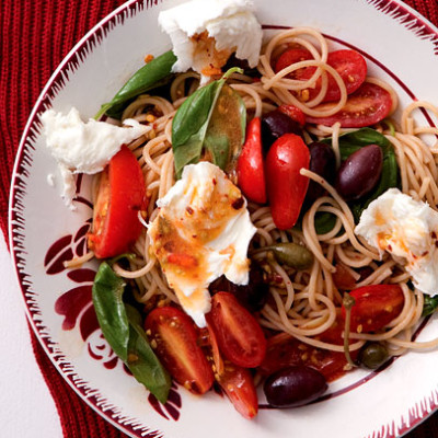 Wholewheat spaghetti tossed with sun-ripened tomatoes, fresh basil and silky mozzarella