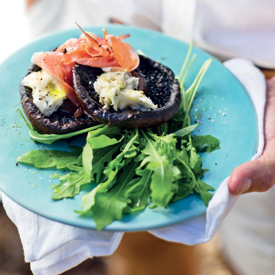 Roast mushrooms with Serrano ham and gorgonzola