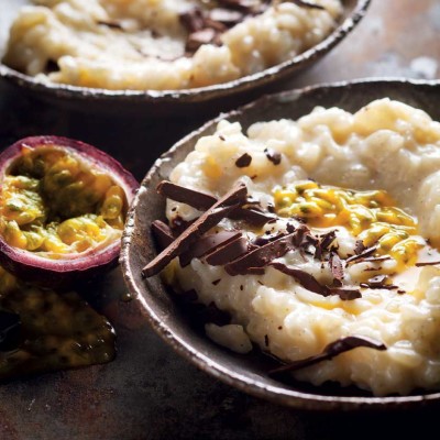 Vanilla rice pudding with dark chocolate shards