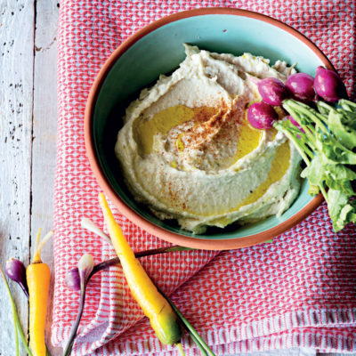 Vegan cashew nut cream dip